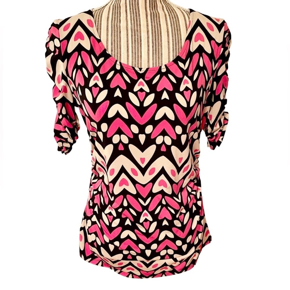 💕ALFANI Pink Black and Cream colored Heart short sleeve shirt size medium